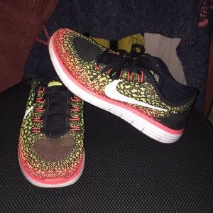Neon orange & yellow Free RN Distance Nike’s
